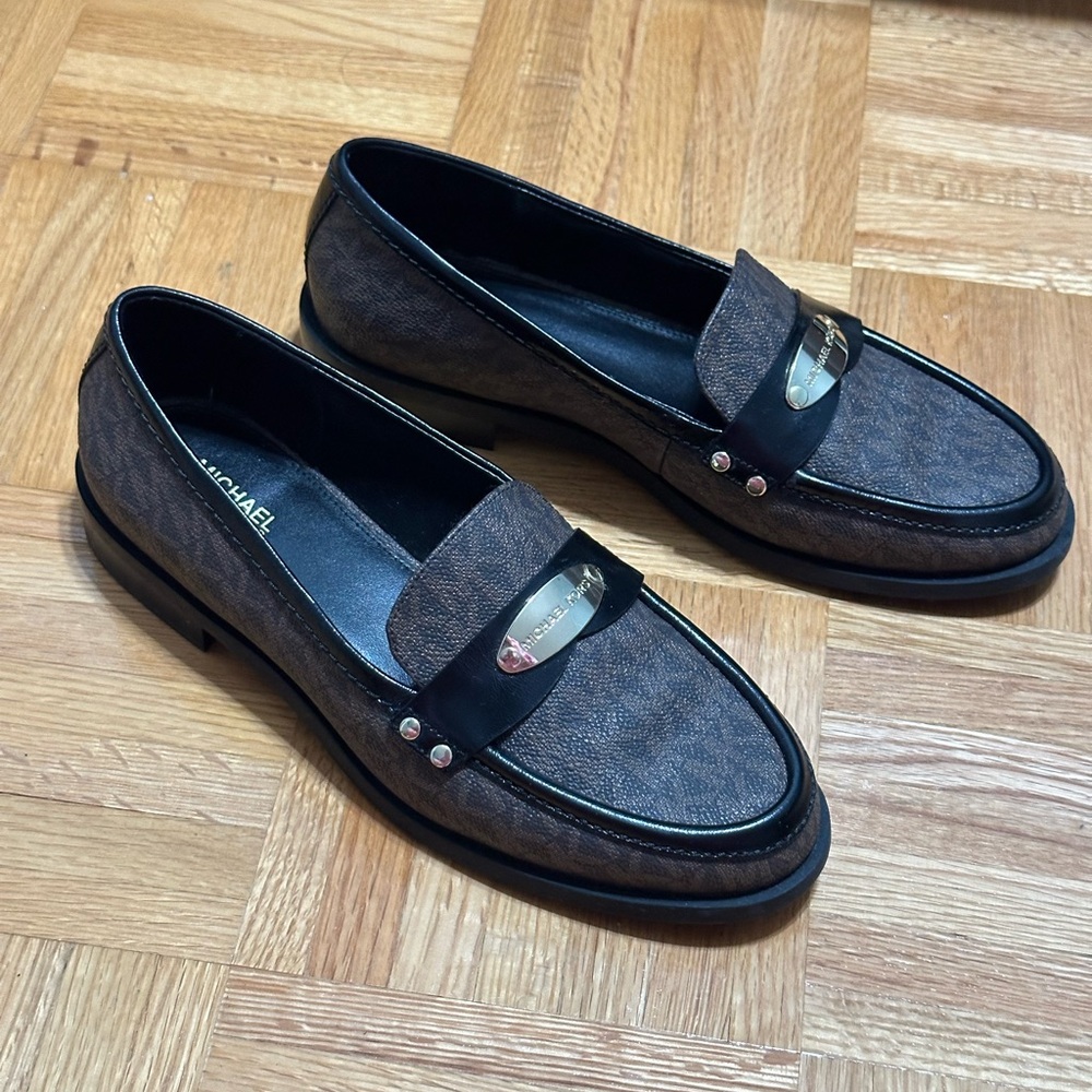 Micheal Kors Logo PU Leather Shoe - Size 7M